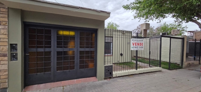 CASA EN BARRIO CIRSUBDOZ - LAS HERAS