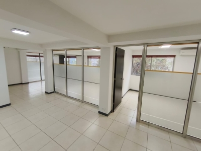 OFICINA EN PLENO CENTRO DE MENDOZA