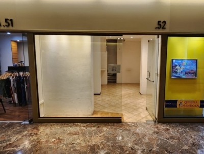 LOCAL COMERCIAL EN GALERIA PIAZZA - N°52