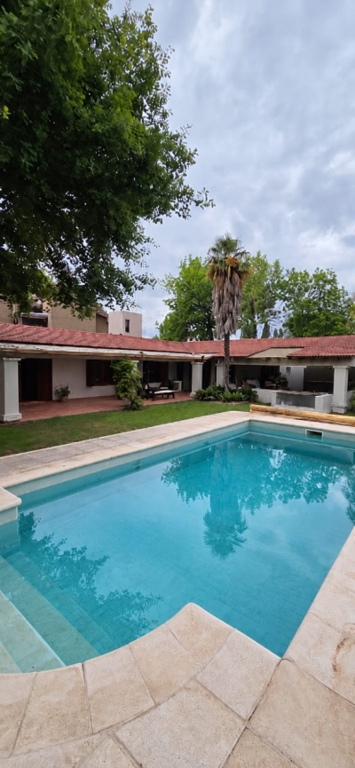 EXCELENTE CASA EN CHACRAS DE CORIA – BARRIO WILL-RI