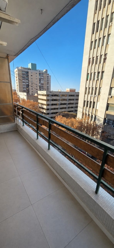 DEPARTAMENTO EN AV. SAN MARTIN - EXCELENTE UBICACION 